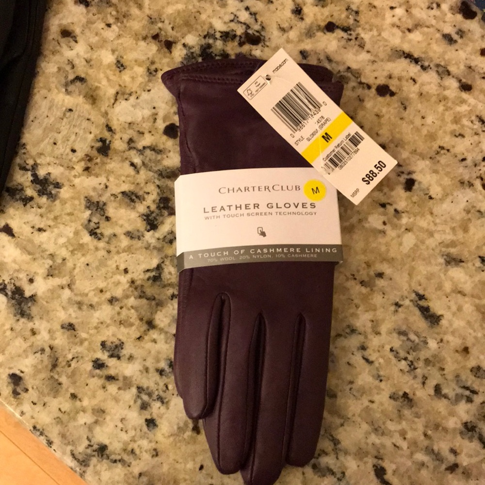 Women’s medium leather gloves